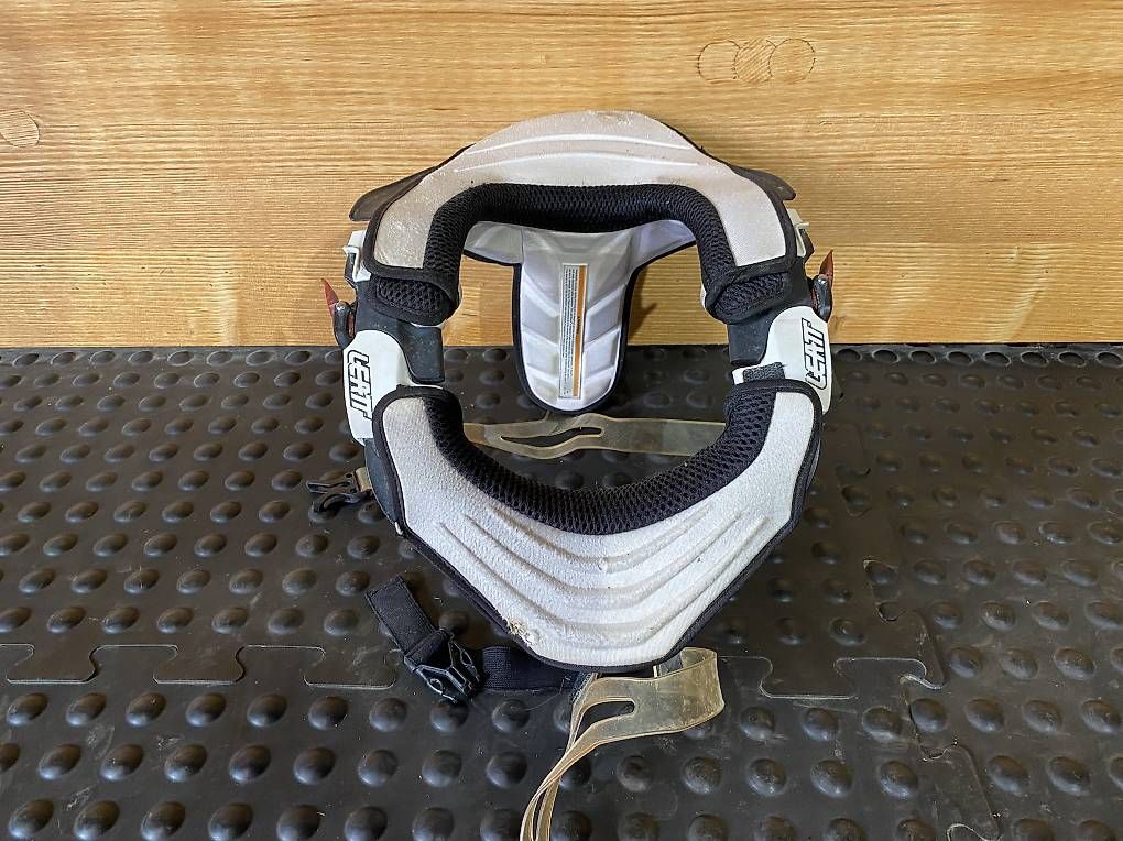 Leatt Schutz & Schoner: Neckbrace Leatt – Gebraucht aus Bichelsee von Johler_Design 1