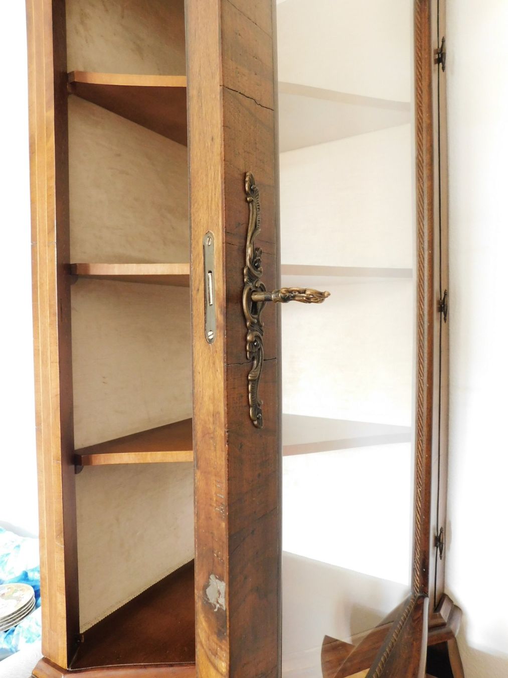 Vetrine: Antiker Eckregal Schrank Vitrine Barock Stil Nussbaum – Usato da Emmenbrücke venduto da Ulisse-22 6