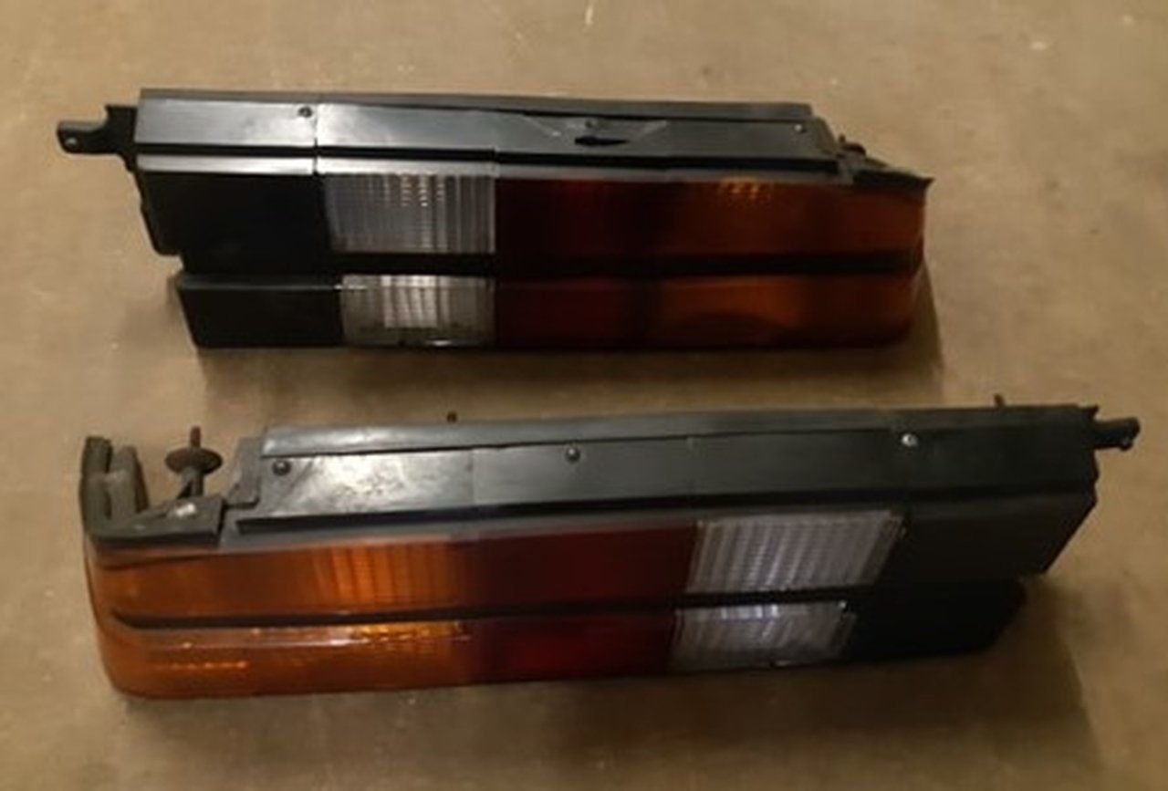 Chevrolet Tutti pezzi di ricambio auto: Chervrolet Camaro Hecklampen 1982-1992 – Usato da Niedergösgen venduto da usc_8fsx 1