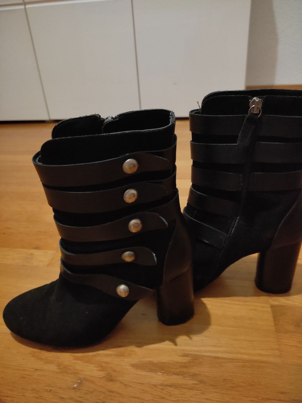 Lotti di vestiti: Schwarze Stiefeletten von Mango, Gr. 37 – Usato da Greifensee venduto da veronikas1984