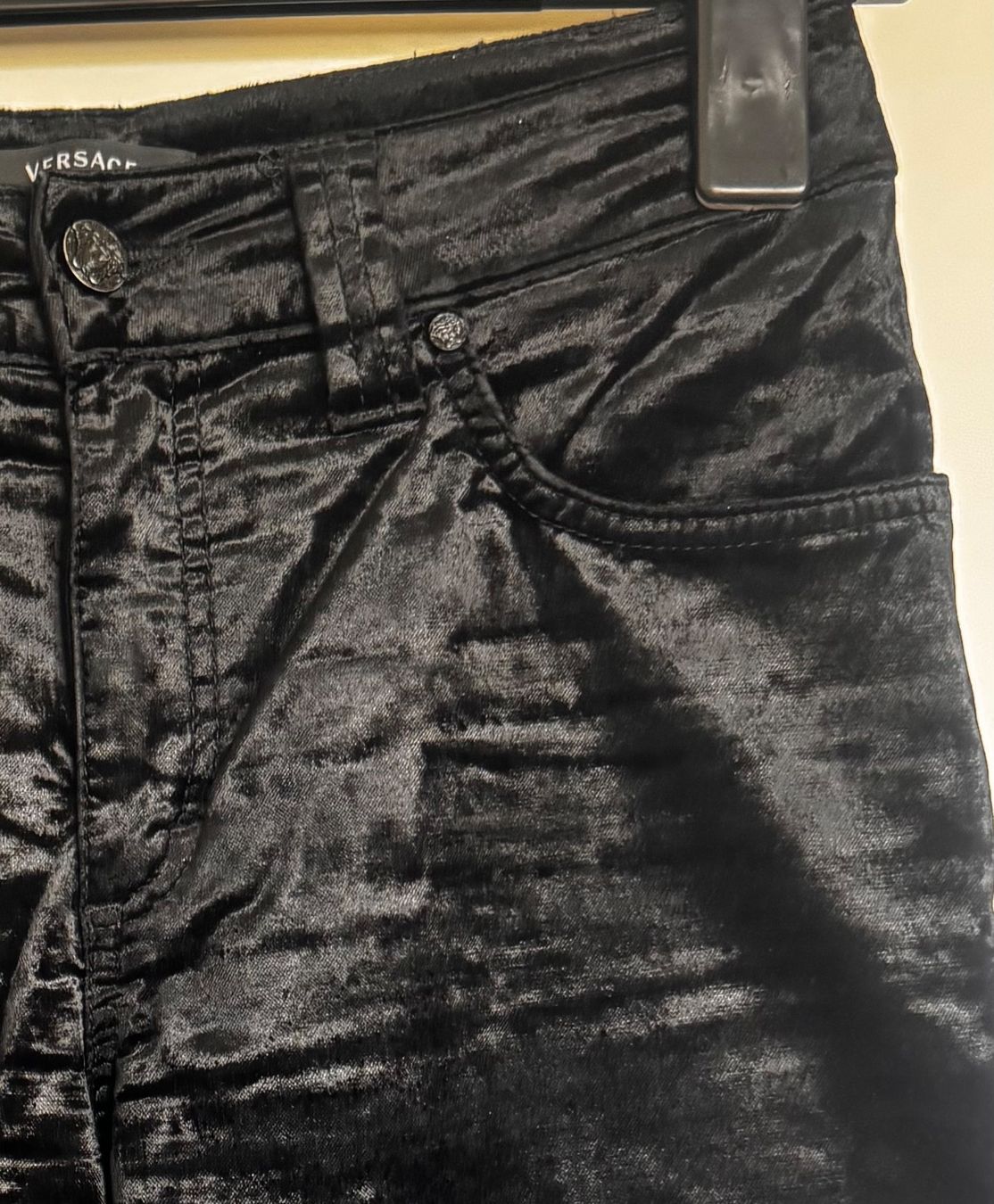 Versace Pantaloni: Versace Samthose, Schwarz, Top Zustand - Grösse 27 – Usato da Eschenbach SG venduto da Kitka01 4