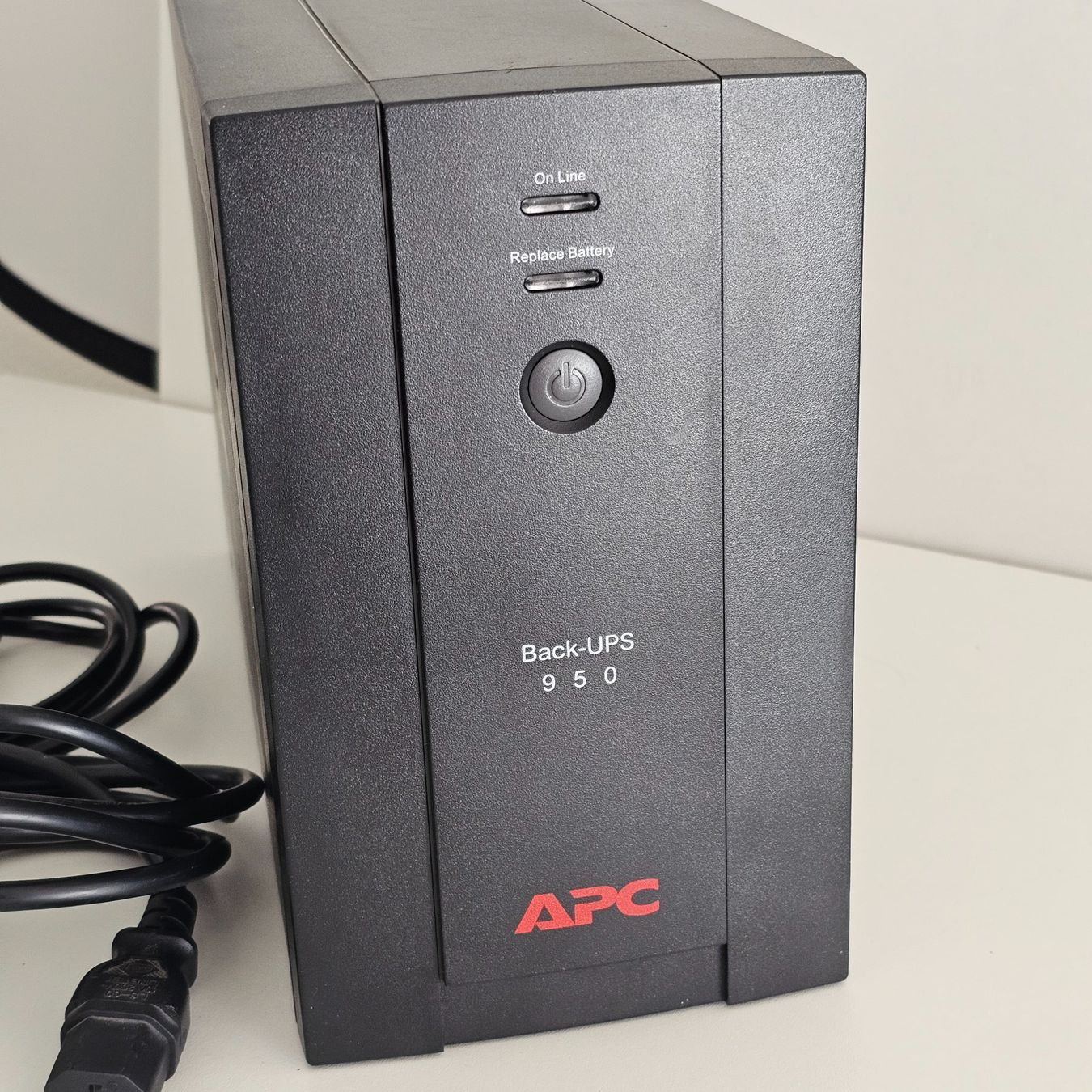 Apc Stromzufuhr: APC Back-UPS 950VA - Gruppo di continuità efficiente! – Gebraucht aus Matten b. Interl von Vanilla8 1