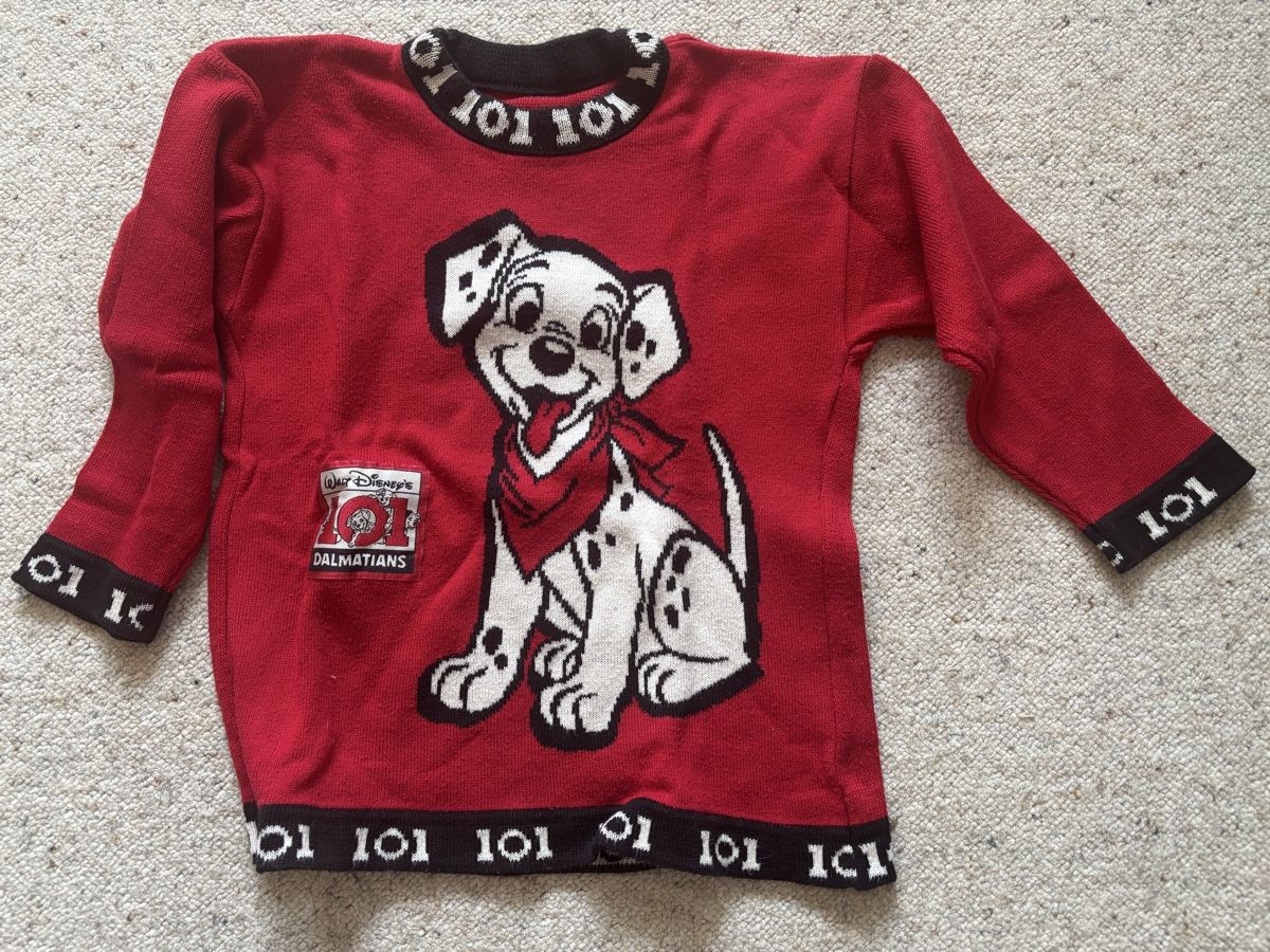 Pullover & Sweatshirts: Roter Disney 101 Dalmatiner Pullover, Grösse 104 top! – Gebraucht aus Bellach von Legdance