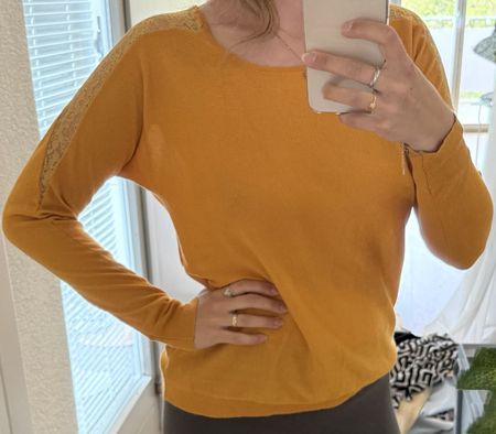 Senfgelber Pullover mit Spitze - Grösse  S - Top Zustand