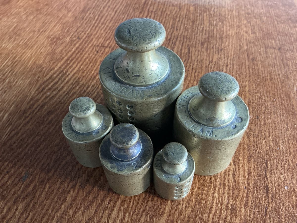 Balances et poids: Antike Messgewichte Set Messing 5 teilig  – D'occasion à Buchs SG par rosadoro1973