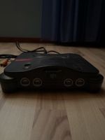 Nintendo 64 console (1997), opérationnel, sans manettes. 