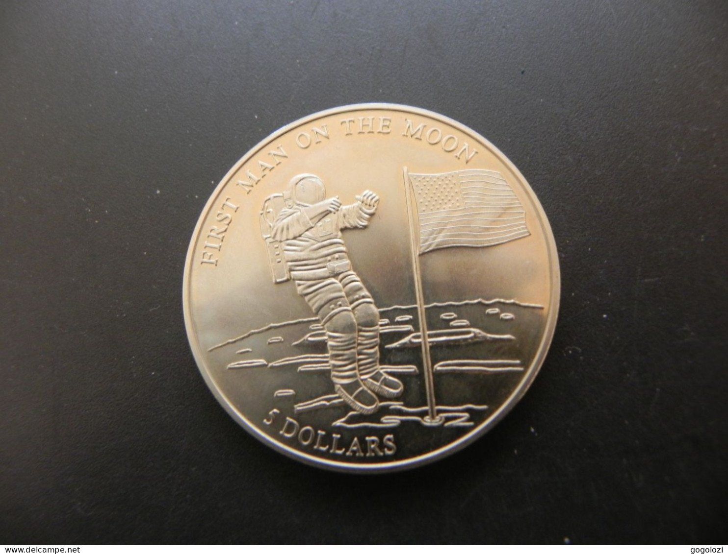 Alle Münzen: Liberia 5 Dollars 2000 - First man on the moon – Gebraucht aus Biel/Bienne von Gogolozi