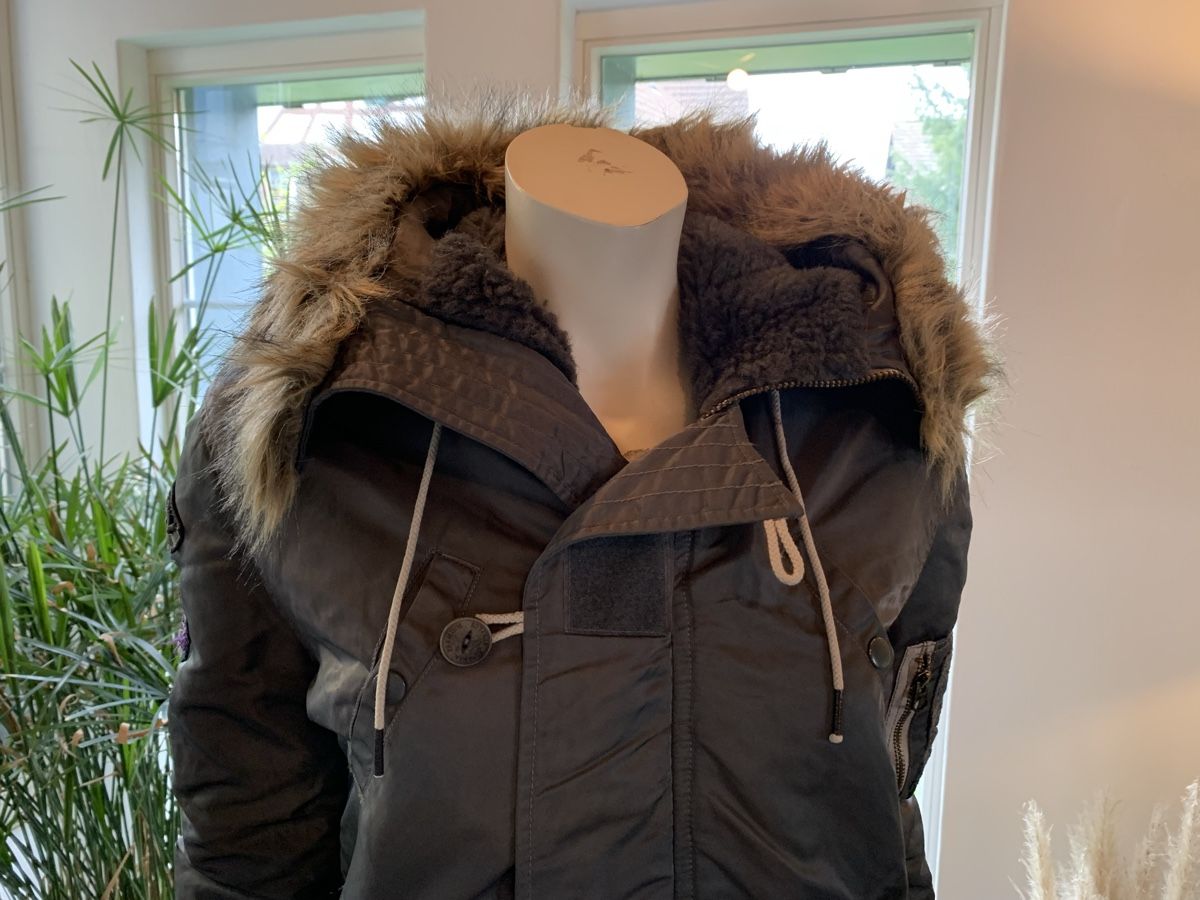 Superdry Jacken: Superdry Übergangsjacke Grösse M – Gebraucht aus Uhwiesen von Zimtsterndli89 1