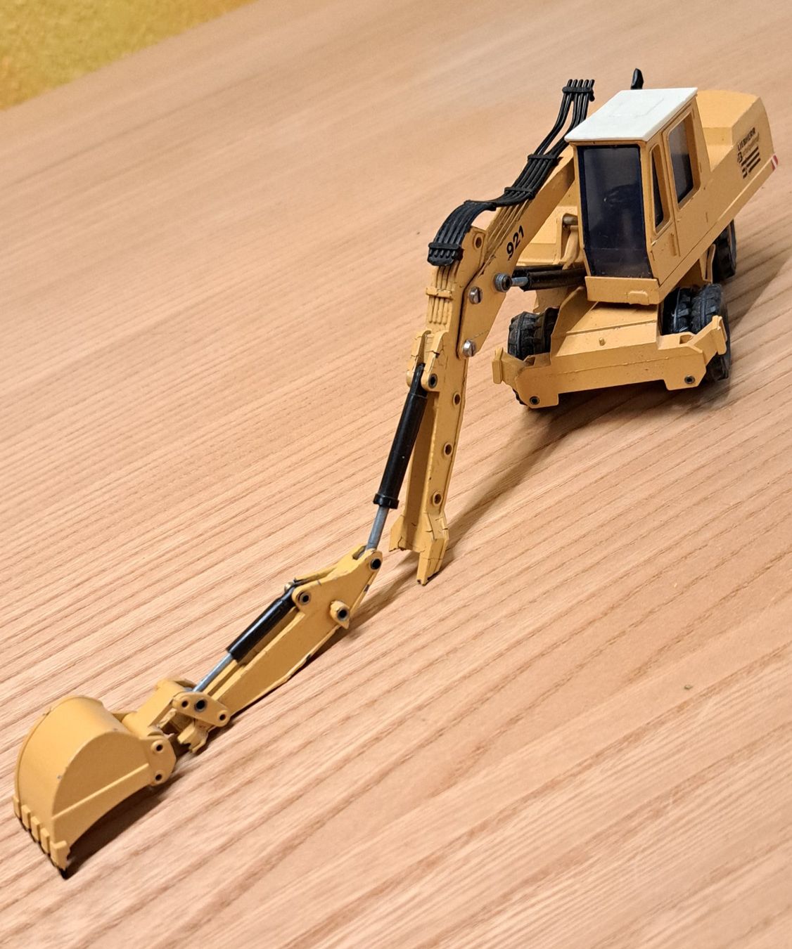 Liebherr Kit di modellismo & Modellini statici: Liebherr Bau Bagger  Modell 921 / Defekt – Difettoso da Dietlikon venduto da kosta.katoglou 5