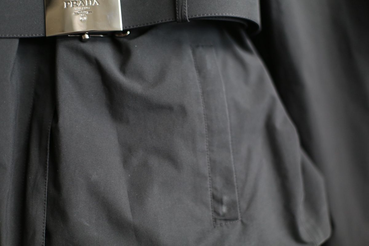 Prada Giacche: Prada Black Belted Jacket - Timeless Style, Size 42 IT – Usato da Zürich venduto da Mariia_burlachenko 5