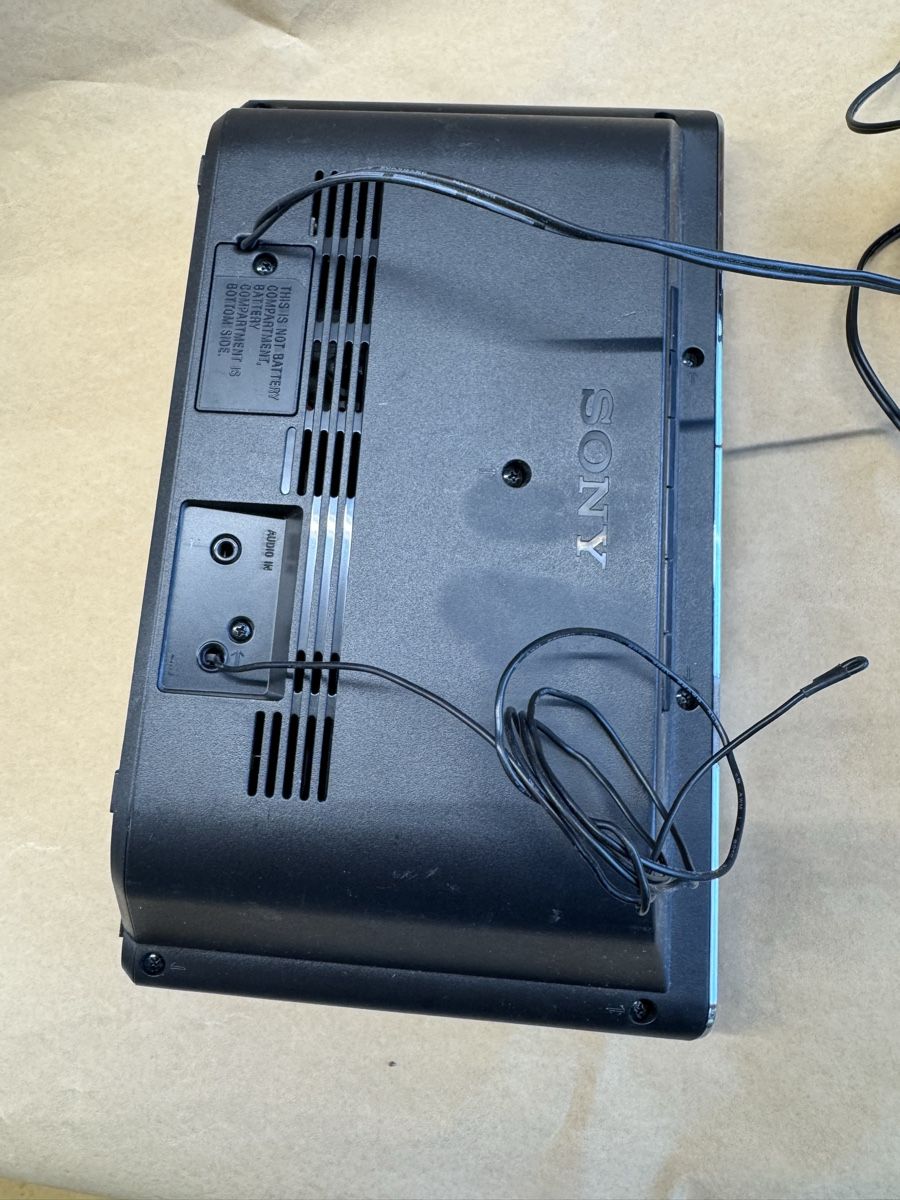 Sony Radios: Sony DAB+ Uhrenradio mit Docking Station f – Gebraucht aus Buttikon SZ von alf_g6sd 3