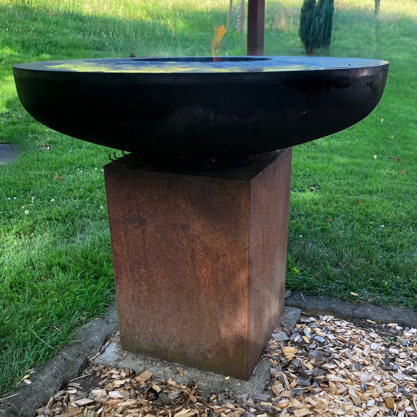Cheminée d'extérieur: Feuerschale Grill auf Sockel – D'occasion à Hohentannen par kudulibi