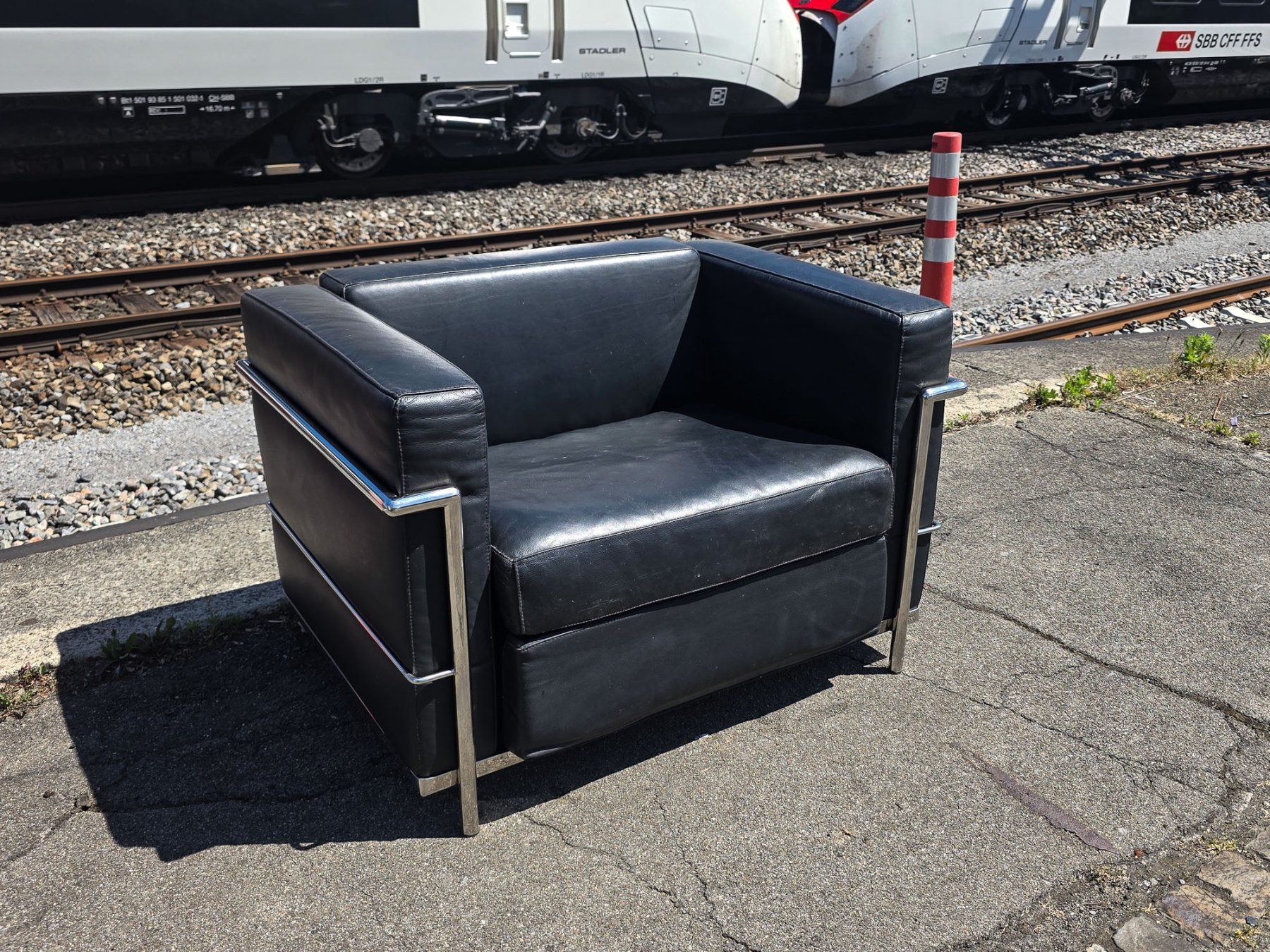 Sessel: Designsessel kubisch - Leder, Chromstahl - Ref. 05/64 – Gebraucht aus Au ZH von BrockiAu 2