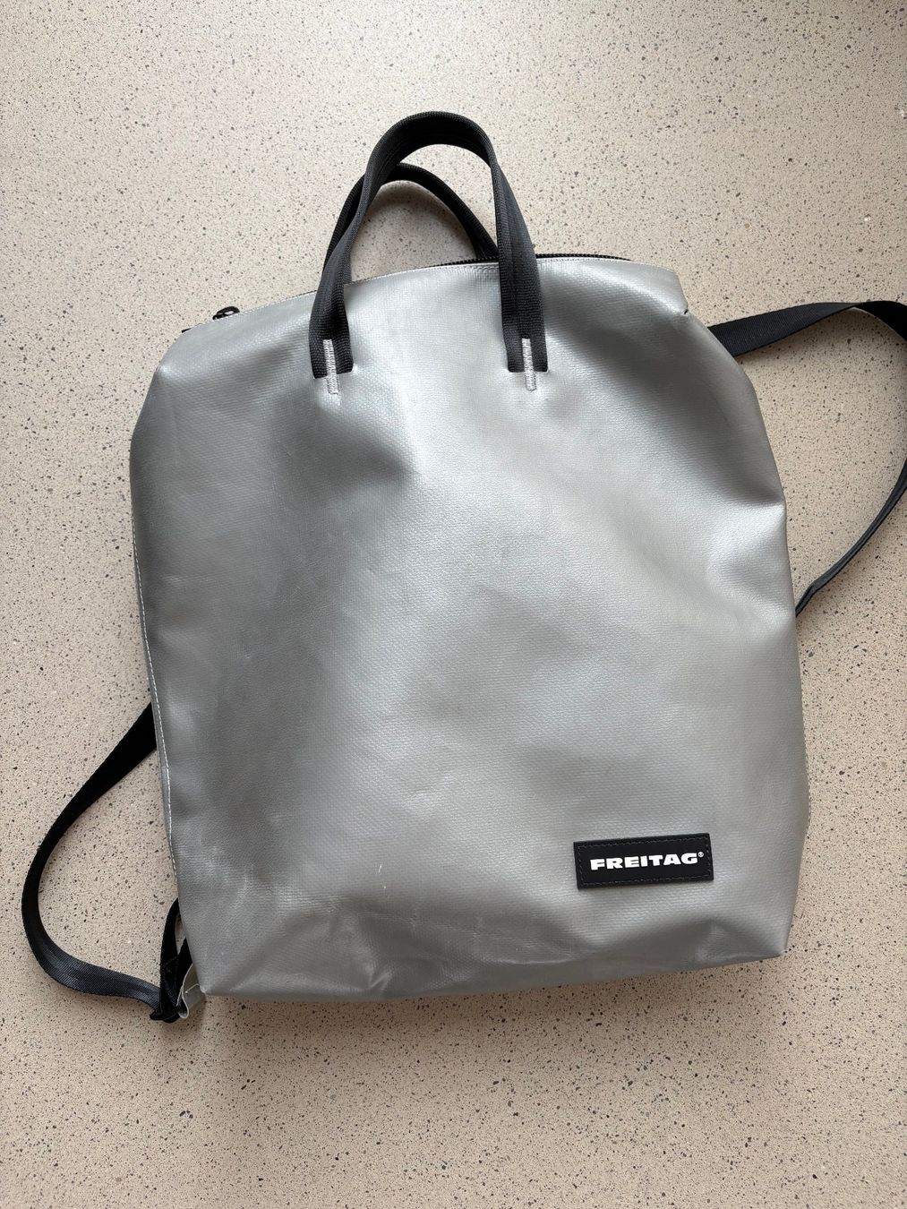 Freitag Zaini: Freitag Pete Rucksack F201 Silber – Nuovo (secondo la descrizione) da Zürich venduto da Sandra22