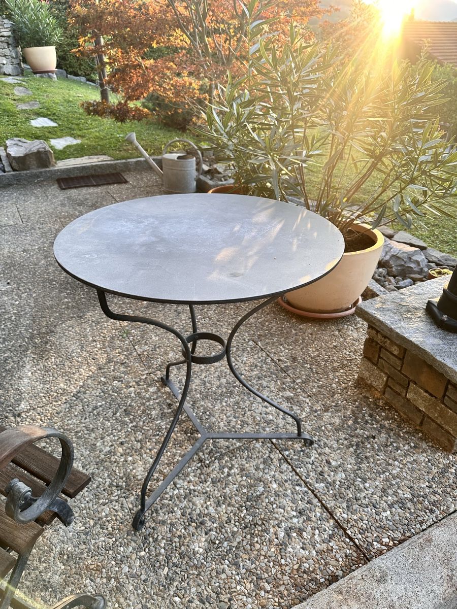 Tables: Antiker Blechtisch Gartentisch Bistrotisch rund – D'occasion à Leissigen par ferrari246 5