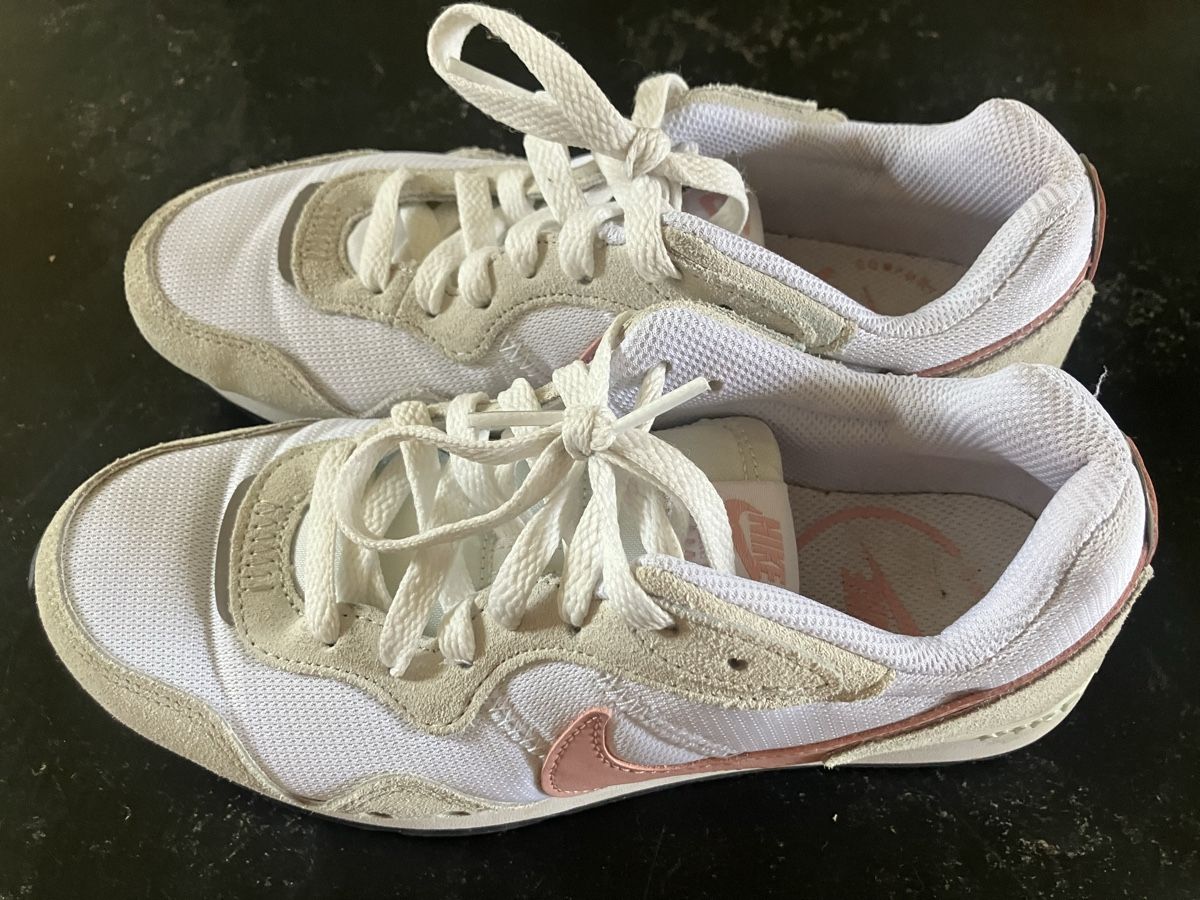 Nike Damenschuhe: Coole Sneakers von Nike – Neu (gemäss Beschreibung) aus Bern von JenniferNice 2
