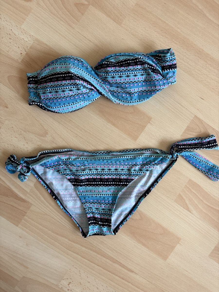 Maillots de bain & Bikinis: Bikini Set gemustert blau Grösse S – D'occasion à Müntschemier par Karola1986