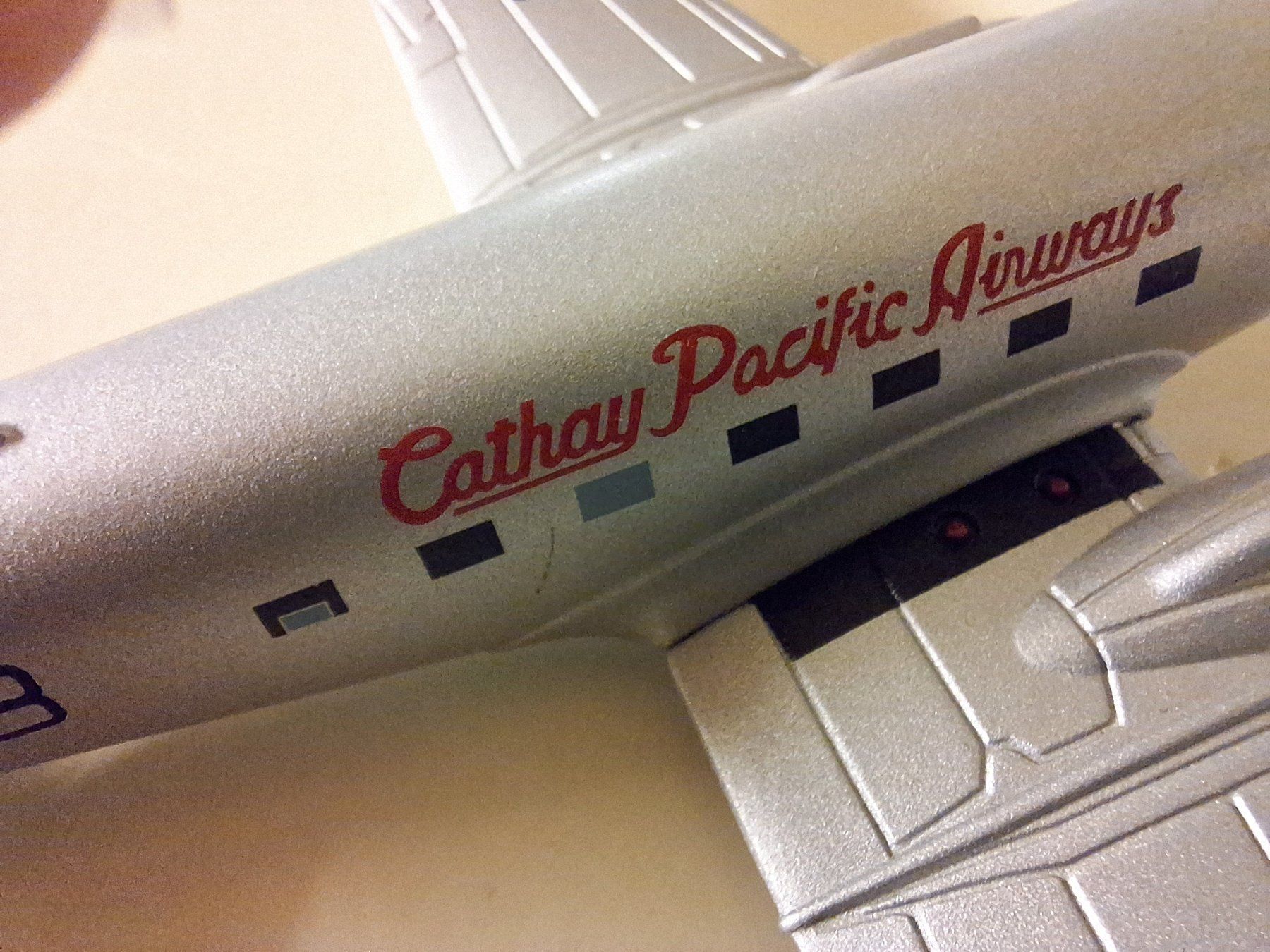 Kit di modellismo & Modellini statici: Cathay Pacific Douglas DC-3 Betsy – Usato da Sargans venduto da nicsam1815 3