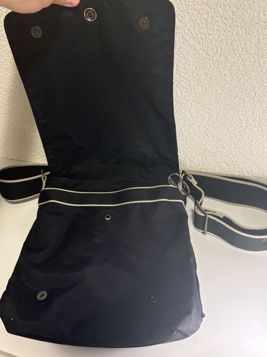 Lacoste Sacs: Lacoste Tasche – Neuf (Voir description) à Fribourg par ani_qj7v 3