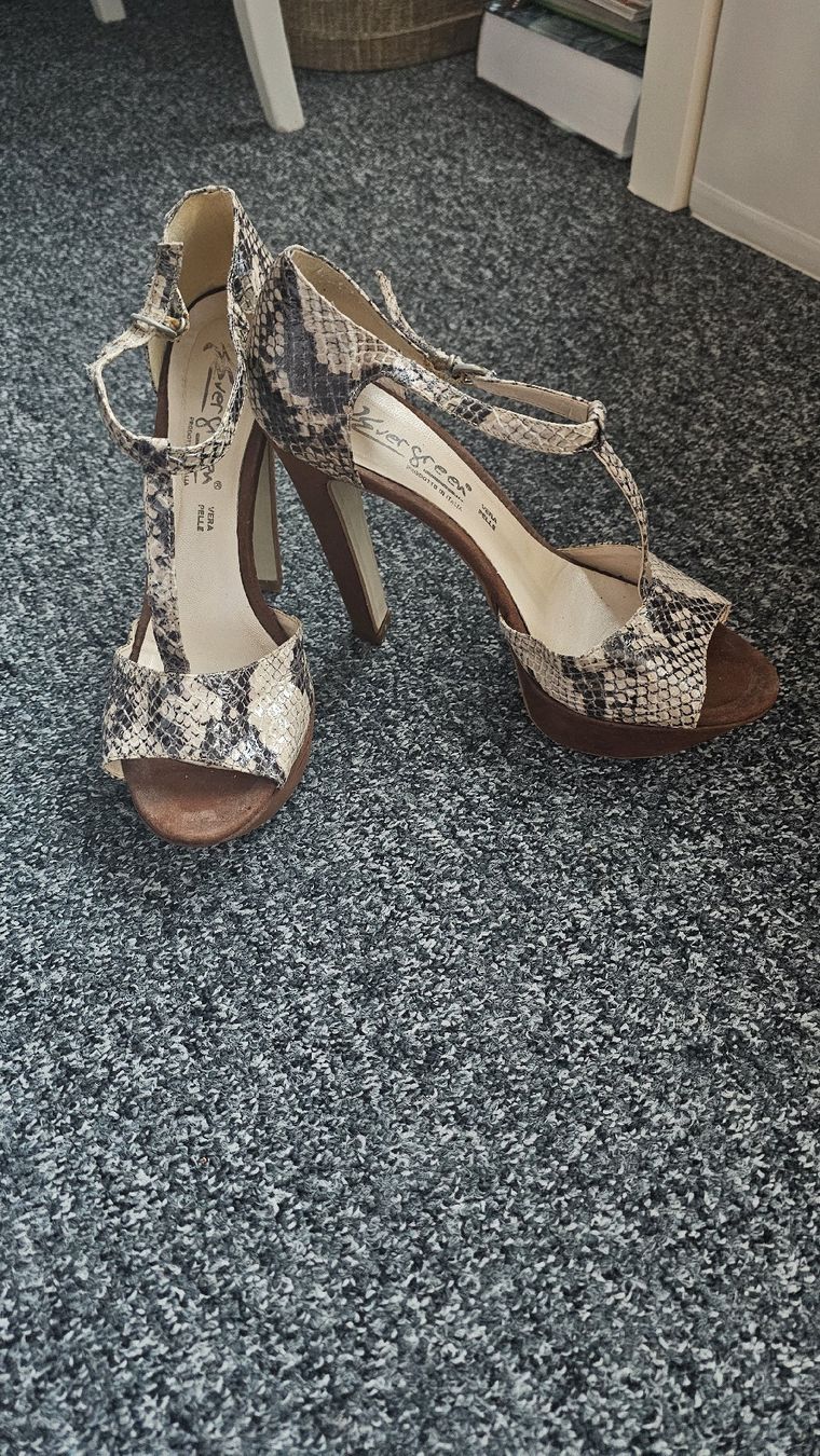 Damenschuhe: Schicke Damen High Heels Gr. 40 – Gebraucht aus Mauren von ehr_5cy6 2