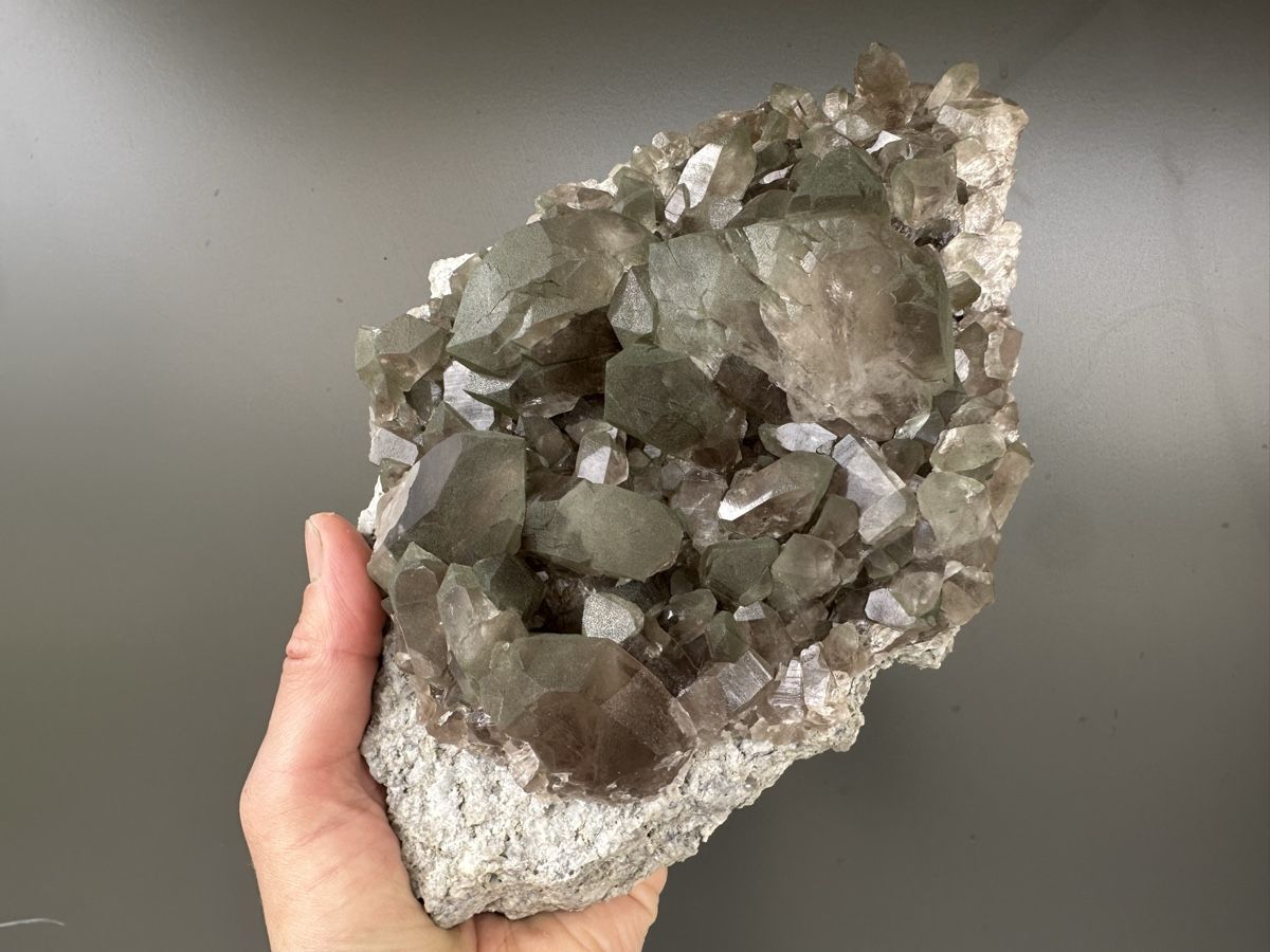 Minerali & Pietre curative: Stufe mit 2 Gwindeln & Rosafluorit Furka – Usato da Oberuzwil venduto da Crystall0 1
