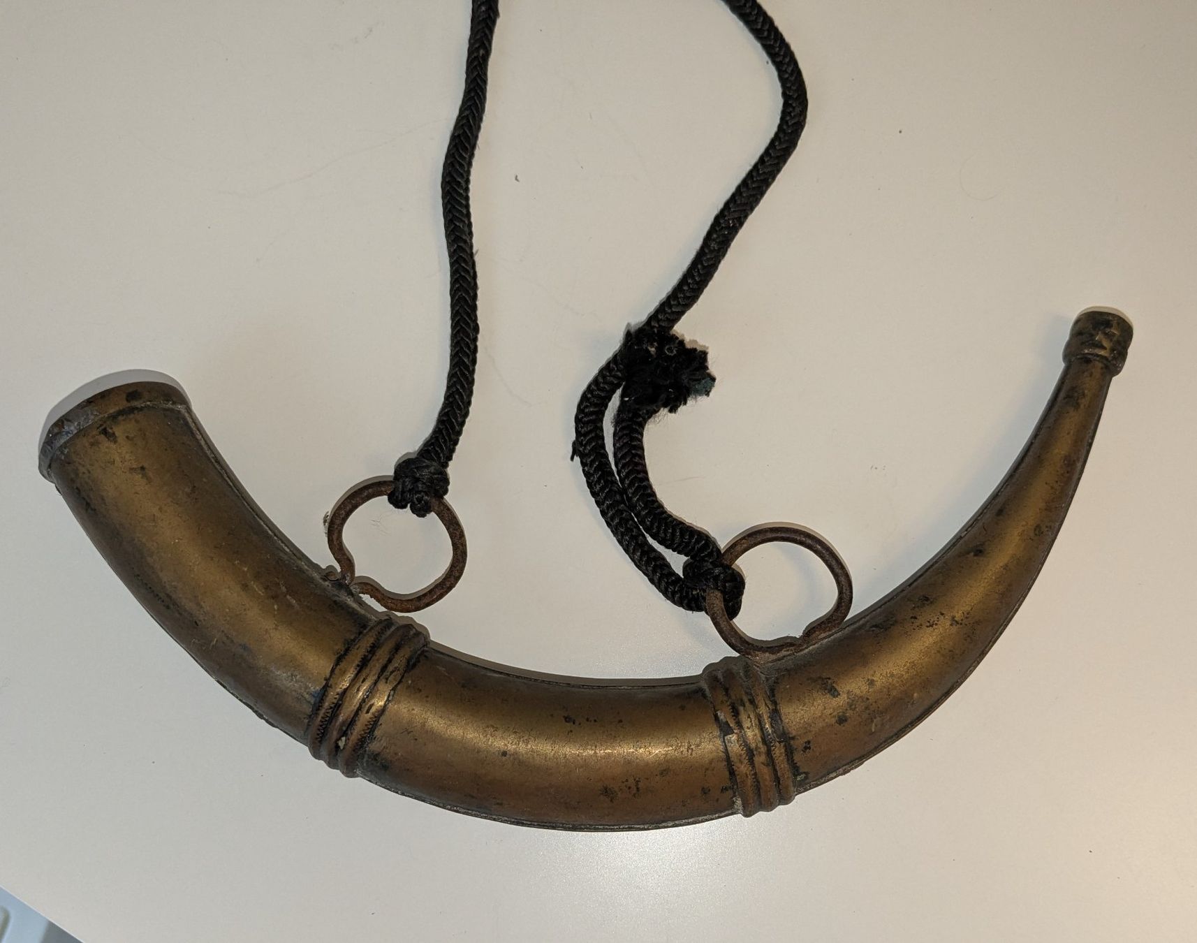 Bottiglie: Antikes Pulverhorn Orientalisch – Usato da Giffers venduto da agu25 2