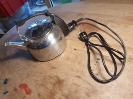 Russel Hobbes Wasserkocher Chromstahl Stecker eingebrannt