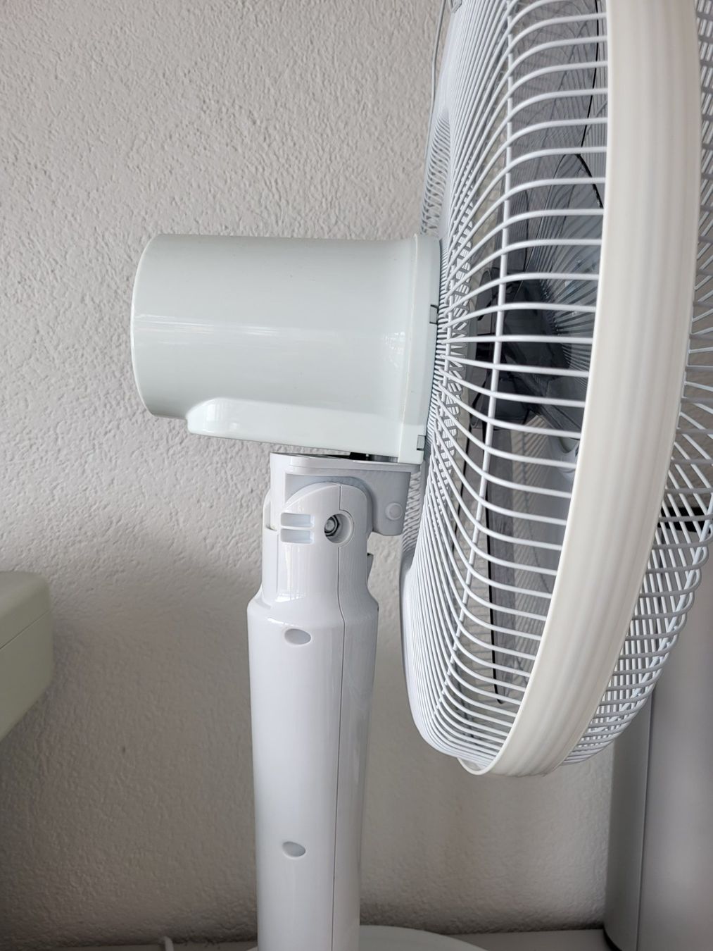Ventilatoren: Tischventilator H 73 cm mit Fernbedienung – Neu und originalverpackt aus Diessenhofen von Osio 3