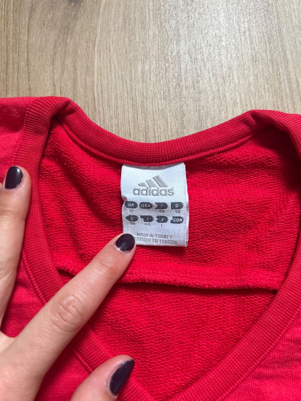 Adidas Maglioni & Felpe: Pull Adidas rouge col en V – Usato da Delémont venduto da elena_neuhaus 1