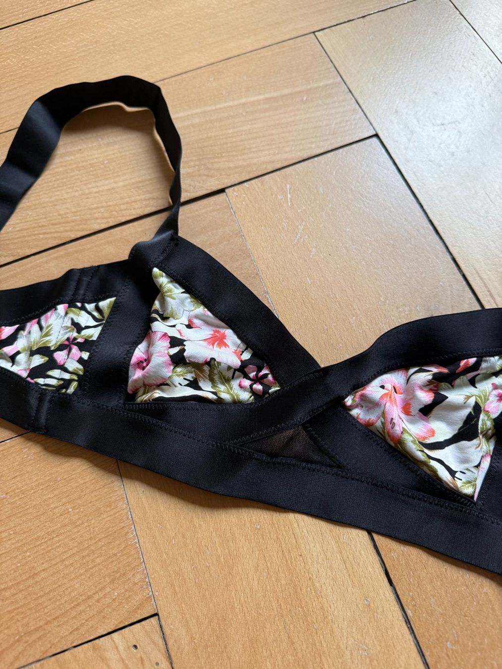 H&M Costumi da bagno & Bikini: Bikini Oberteil schwarz geblümt 36 – Usato da Zürich venduto da Diazaio 1