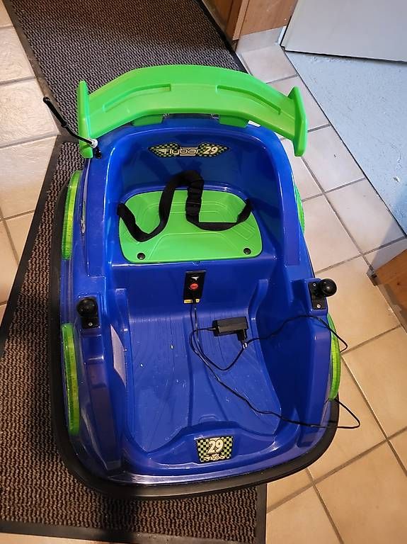 Fahrzeuge für Kinder: Kinder Elektro Auto – Gebraucht aus Läufelfingen von jen_dtd8 2
