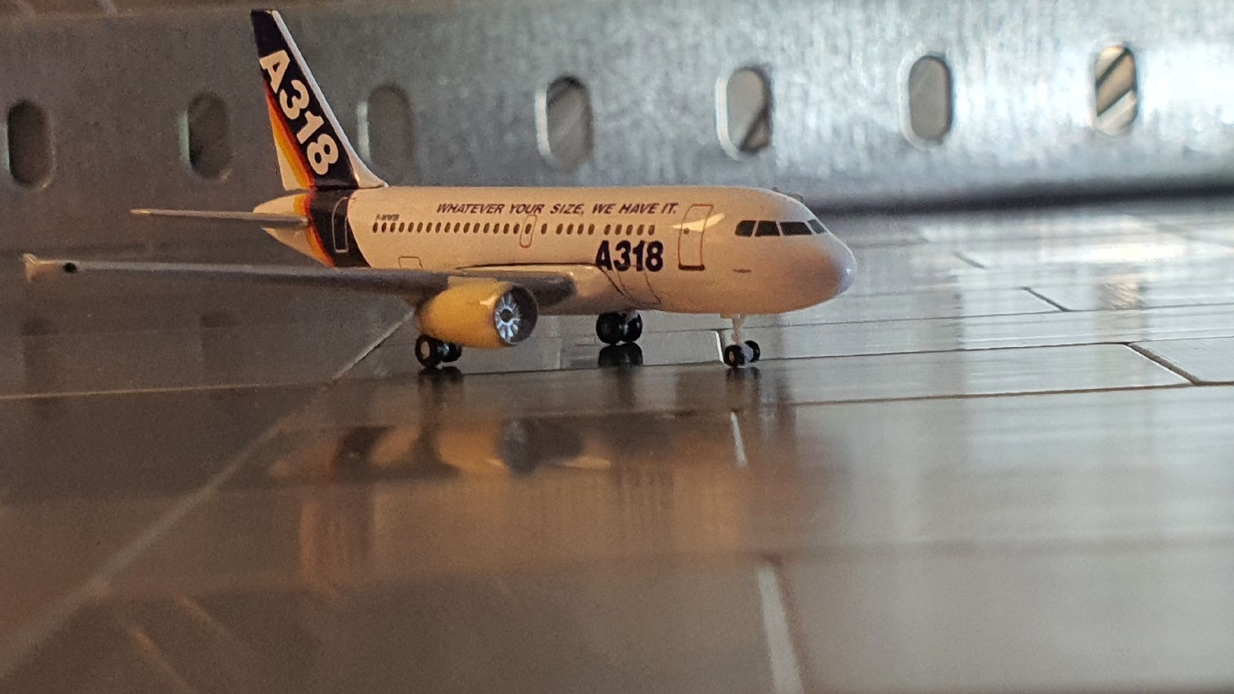 Herpa Kit di modellismo & Modellini statici: HERPA AIRBUS A318 1/500 – Usato da Männedorf venduto da Modellbau-wyss 1