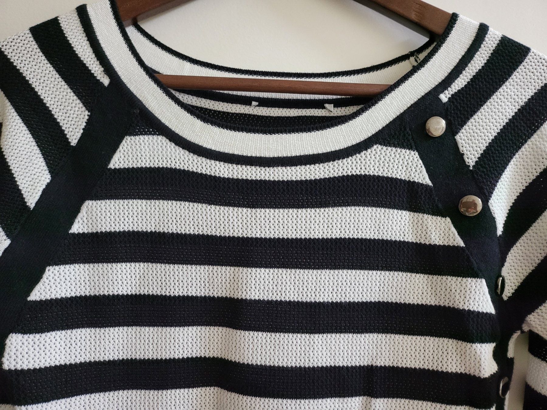 Maglioni & Felpe: Leichte schwarz-weisser Pulli mit Knopfdetails – Nuovo (secondo la descrizione) da Basel venduto da sci_67ms 2