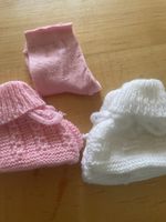 Süsse Baby Schuhe & Söckchen gestrickt Gr. 0-3 Monate
