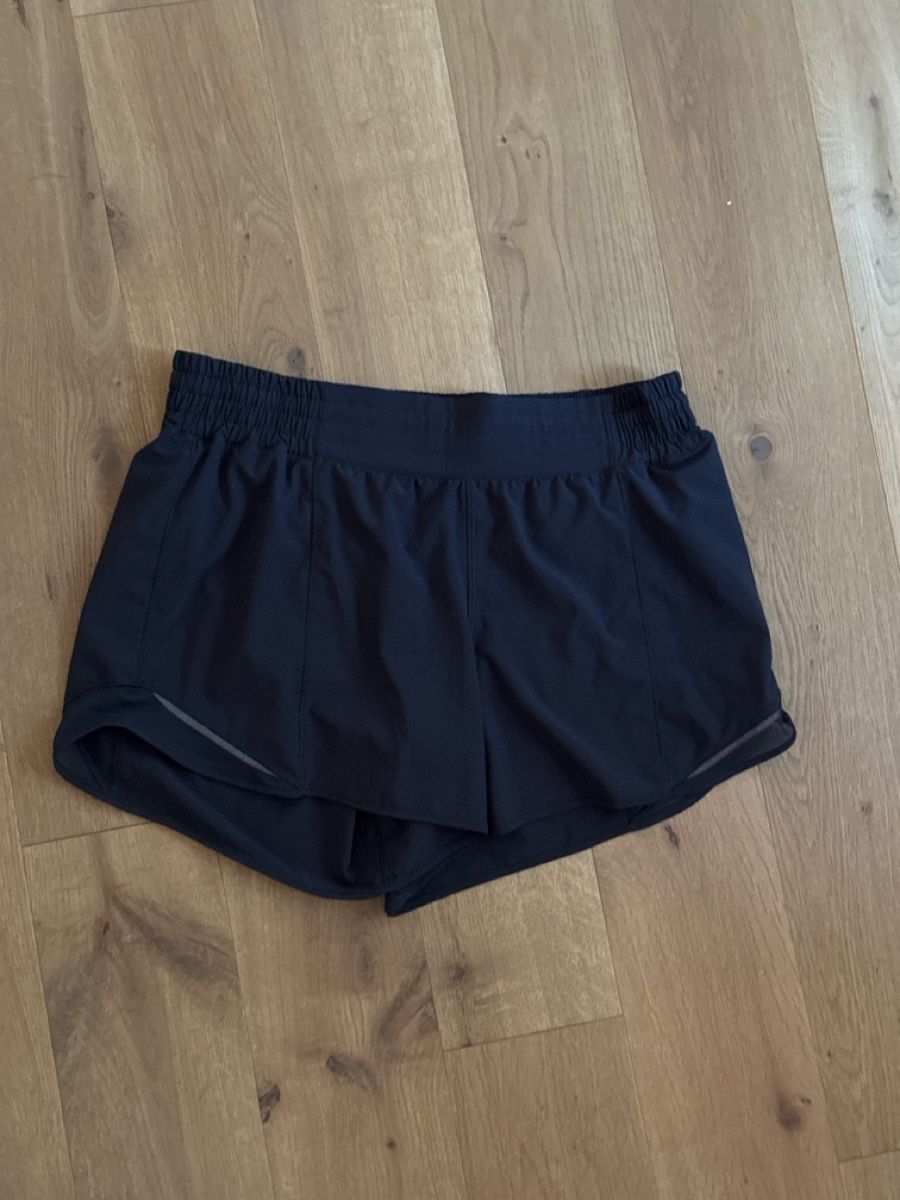 Lululemon Pantaloni: Lululemon Hotty Hot Short 4" Schwarz Gr. 12 – Nuovo (secondo la descrizione) da Basel venduto da kla_6ln8 1