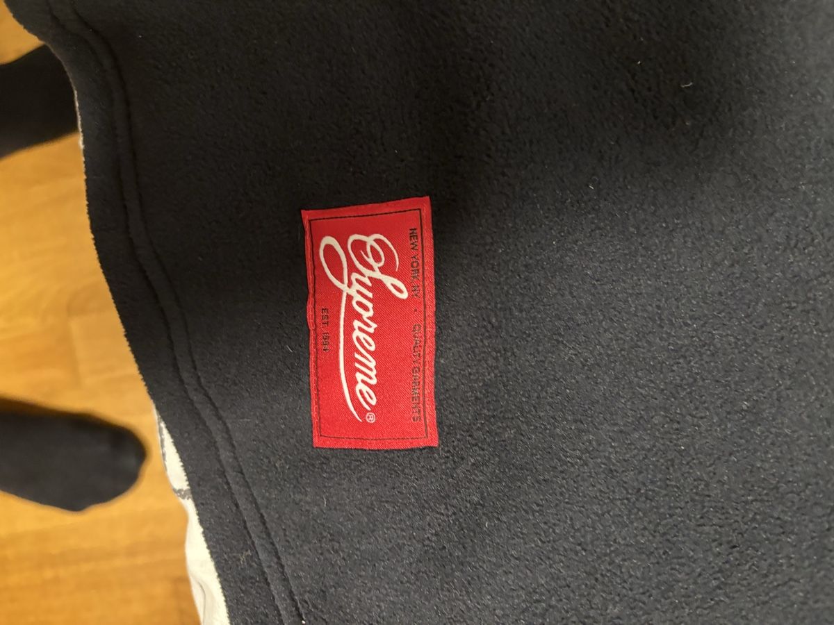 Maillots de corps & Pantalons: Supreme maillot  – Neuf (Voir description) à Neuchâtel par eli_kz9z 4