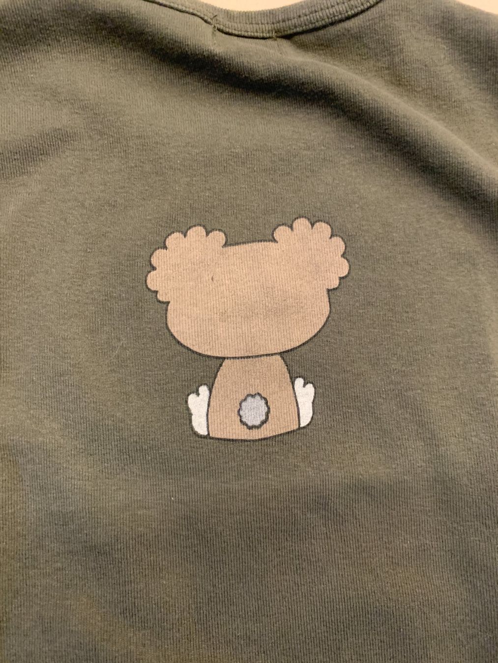 Maglioni & Felpe: Koala-Langarmshirt in Khaki – Usato da Chalais venduto da Decoarts.art 4