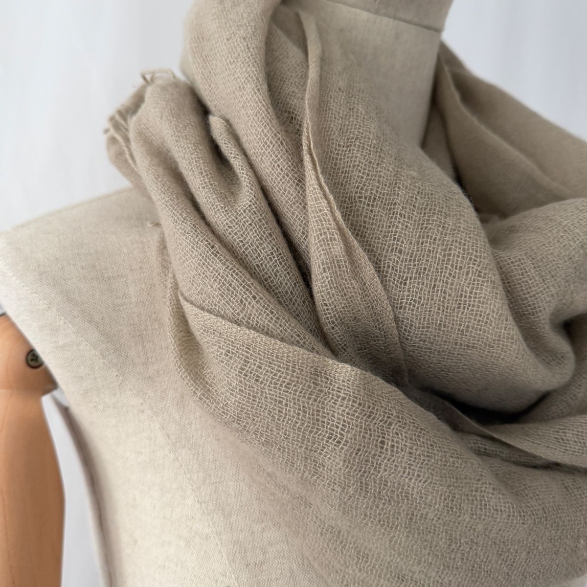 Hemisphere Foulard & Sciarpe: HEMISPHERE Cashmere Scarf – Nuovo (secondo la descrizione) da Emmen venduto da Colette-Juliette 3