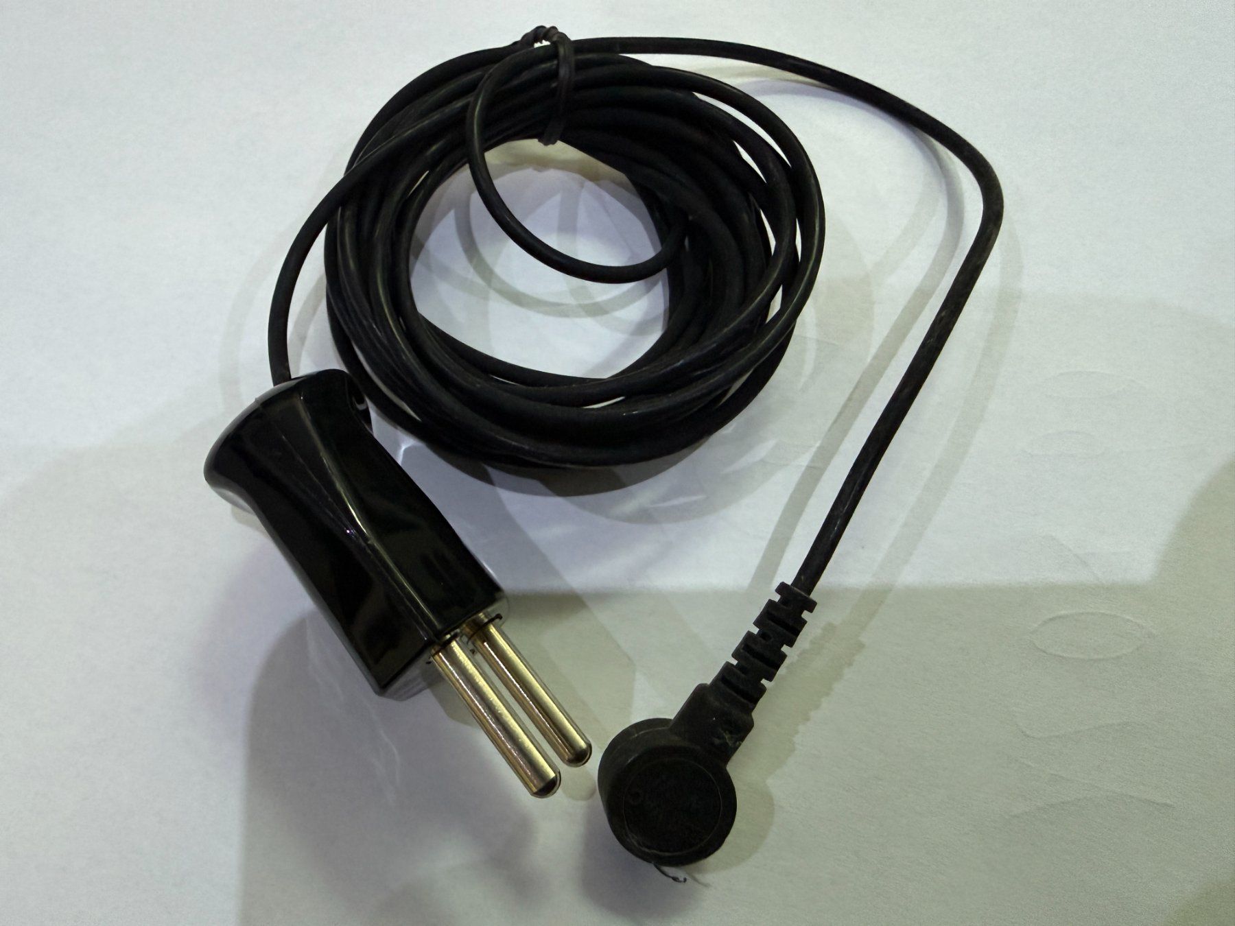 Cavi: ESD Ableit-Verbindungskabel, 3m, 10mm DK, CH-Stecker – Usato da Unterengstringen venduto da Tnovus