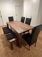 Esstisch aus Massivholz mit Sitzbank und vier Stühlen
