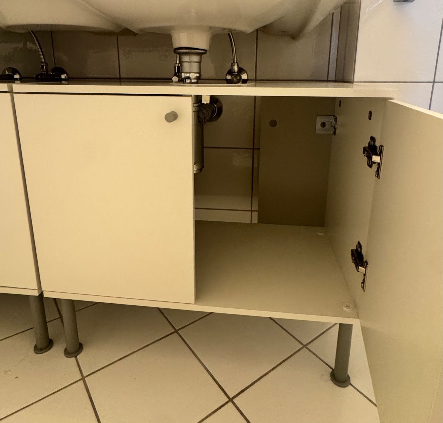 Ikea Mobili per bagno: Waschbeckenunterschrank weiss – Usato da Zürich venduto da bir_d95j 1