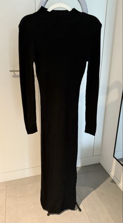 Robe Noire Longue avec Fente du côté