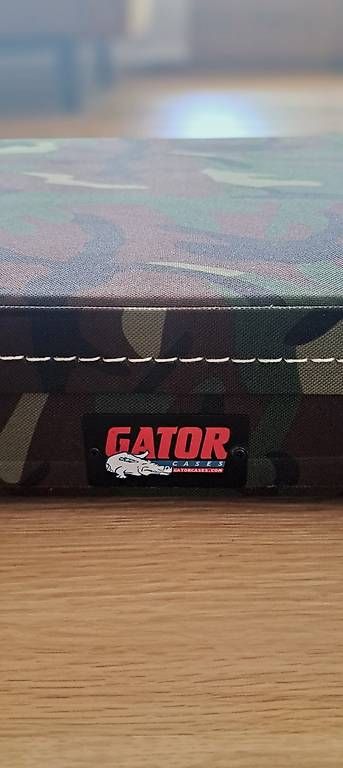 Strumenti musicali: Gator e-guitar / e-bass Hard Case – Nuovo (secondo la descrizione) da Unterseen venduto da P4R 1