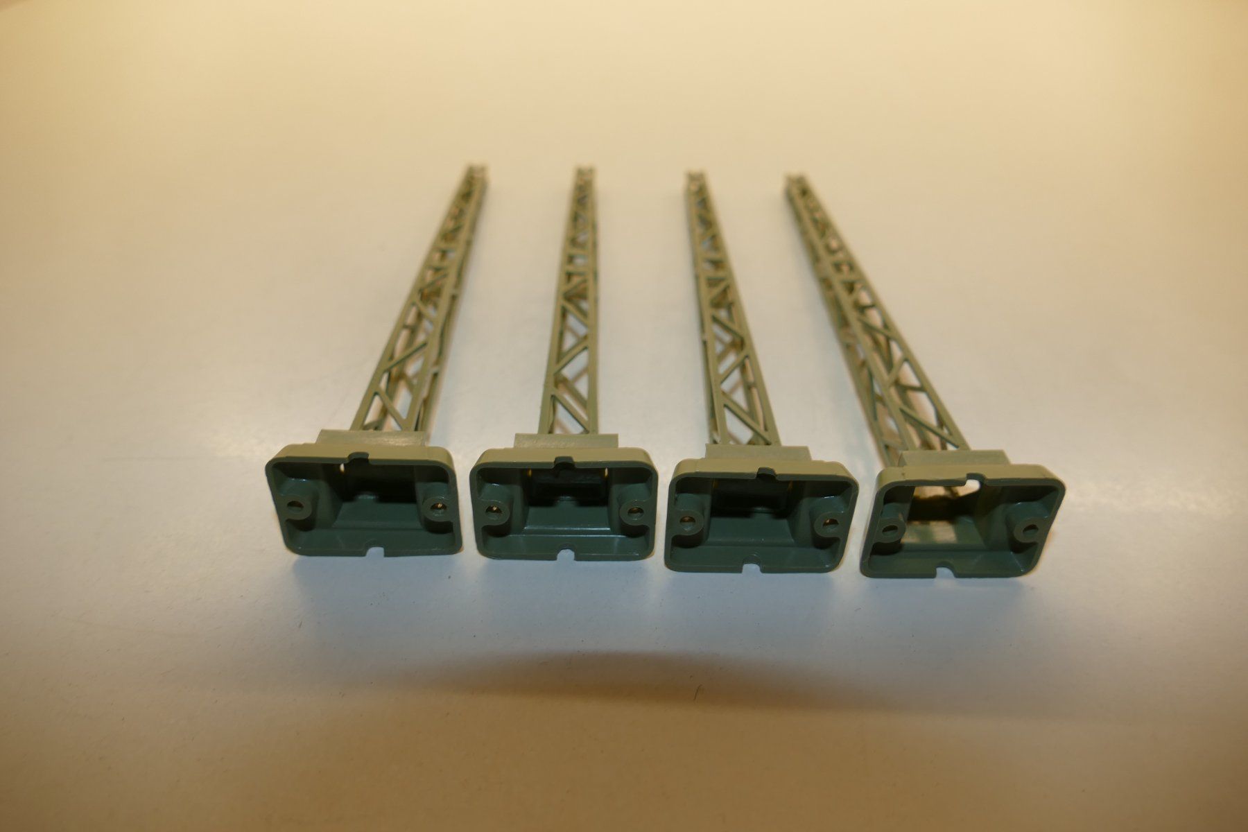 Märklin Modellini di ferrovie: Märklin H0: 4xTurmmast – Nuovo (secondo la descrizione) da Niederhasli venduto da rail-duerst 2