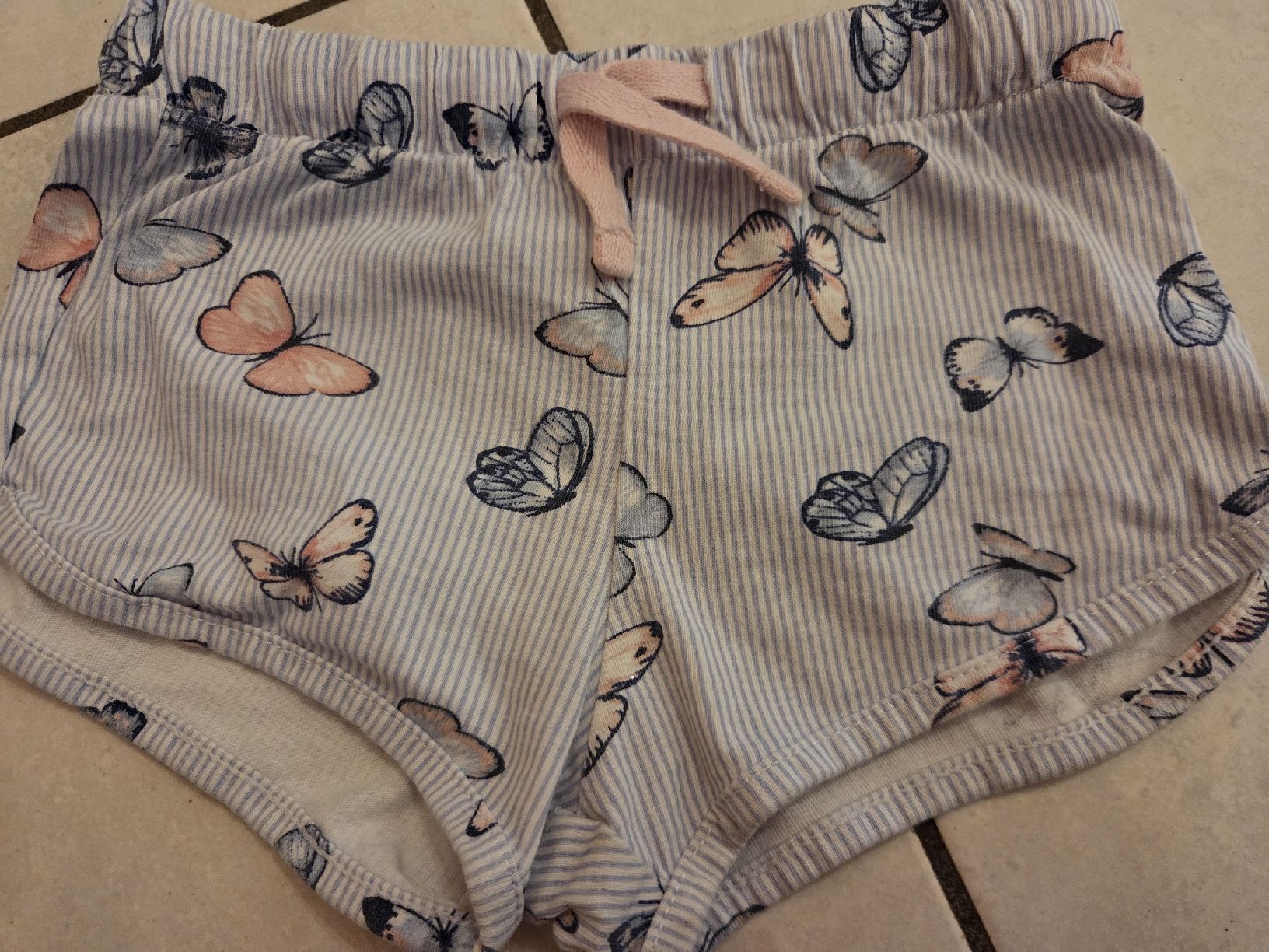 H&M Pantaloni: Herzige Kurze Hose gr 68 H&M – Usato da Wetzikon ZH venduto da strubeli444