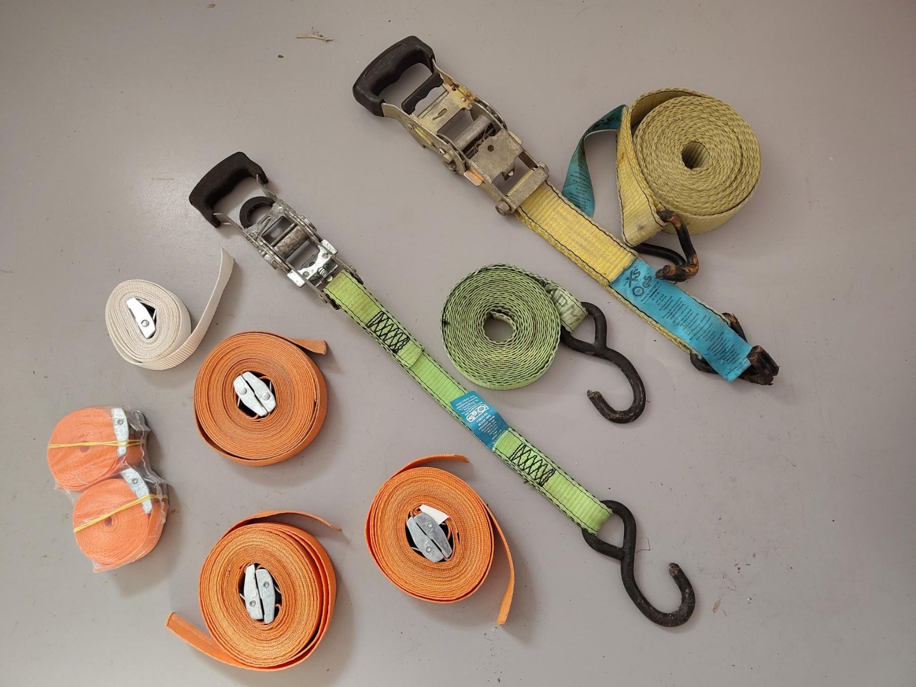 Kartons: Ratchet Straps & Tie-Down Bundle – Mixed Lot – Gebraucht aus Capolago von Bomberz
