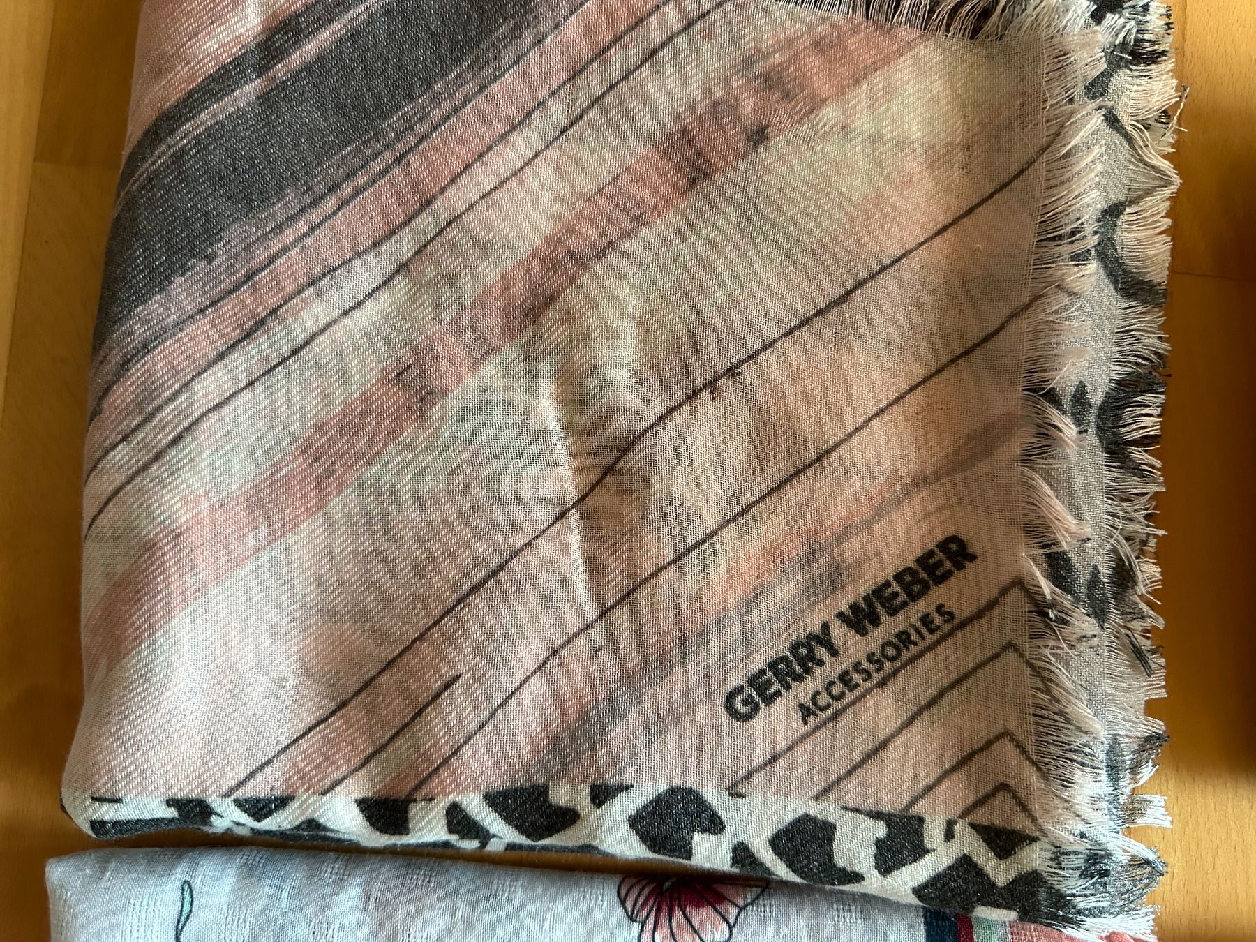 Gerry Weber Foulards, Tücher & Schals: 7 warme, weiche Schals, 1 von Gerry Weber – Gebraucht aus Wallbach von logologo01 1