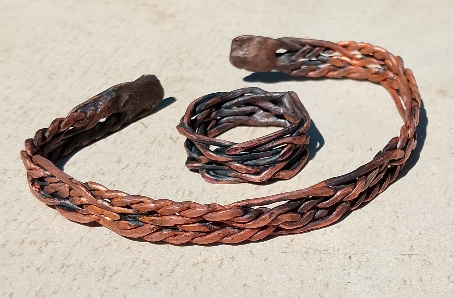 Altri gioielli: Kupfer Armreif und Ring, handgefertigt, rustikal – Nuovo (secondo la descrizione) da Luzern venduto da toenu23