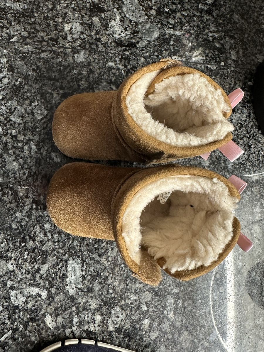 Ugg Scarpe per ragazzi: UGG Lammfell-Stiefel Baby Gr. 20,5 – Nuovo (secondo la descrizione) da Toffen venduto da jeapamale 2