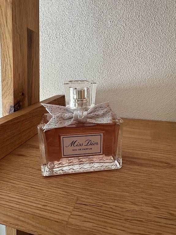 Dior Parfums & Eau de Toilette: Miss Dior - Eau de Parfum 50ml – Neuf (Voir description) à Hausen am Albis par lielina